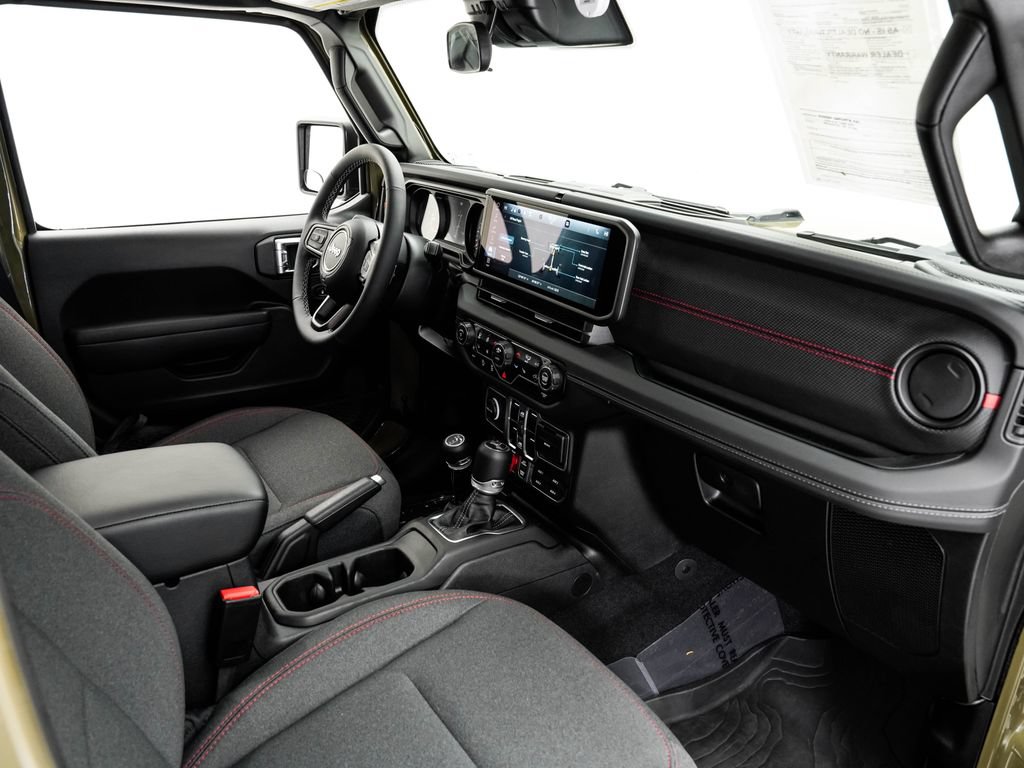 Used 2025 Jeep Wrangler Unlimited Rubicon w/ Convenience Group AWD/4WD image 24
