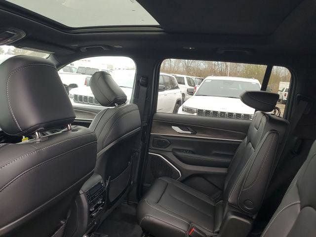 New 2026 Jeep Grand Cherokee L Limited w/ Luxury Tech Group II AWD/4WD image 10