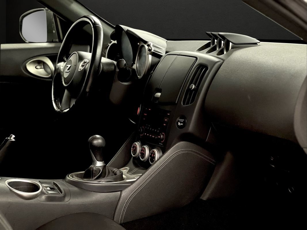Used 2020 Nissan 370Z Coupe RWD image 15