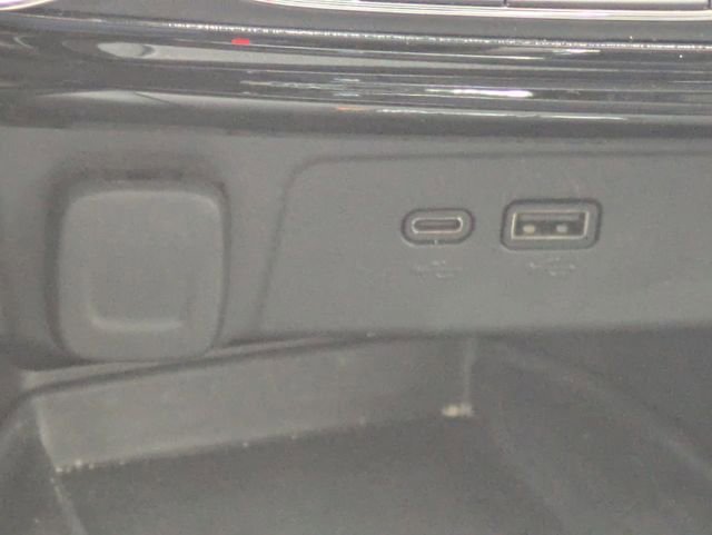 Used 2024 Chevrolet Trax RS w/ Sunroof Package FWD image 24