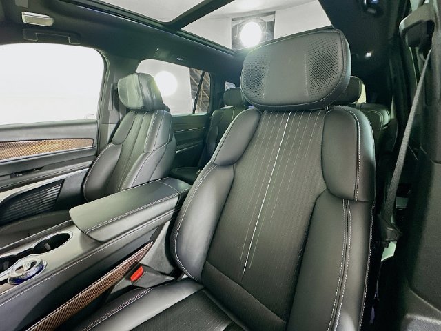New 2026 Cadillac Vistiq Sport w/ LPO, Floor Liner Package AWD/4WD image 18