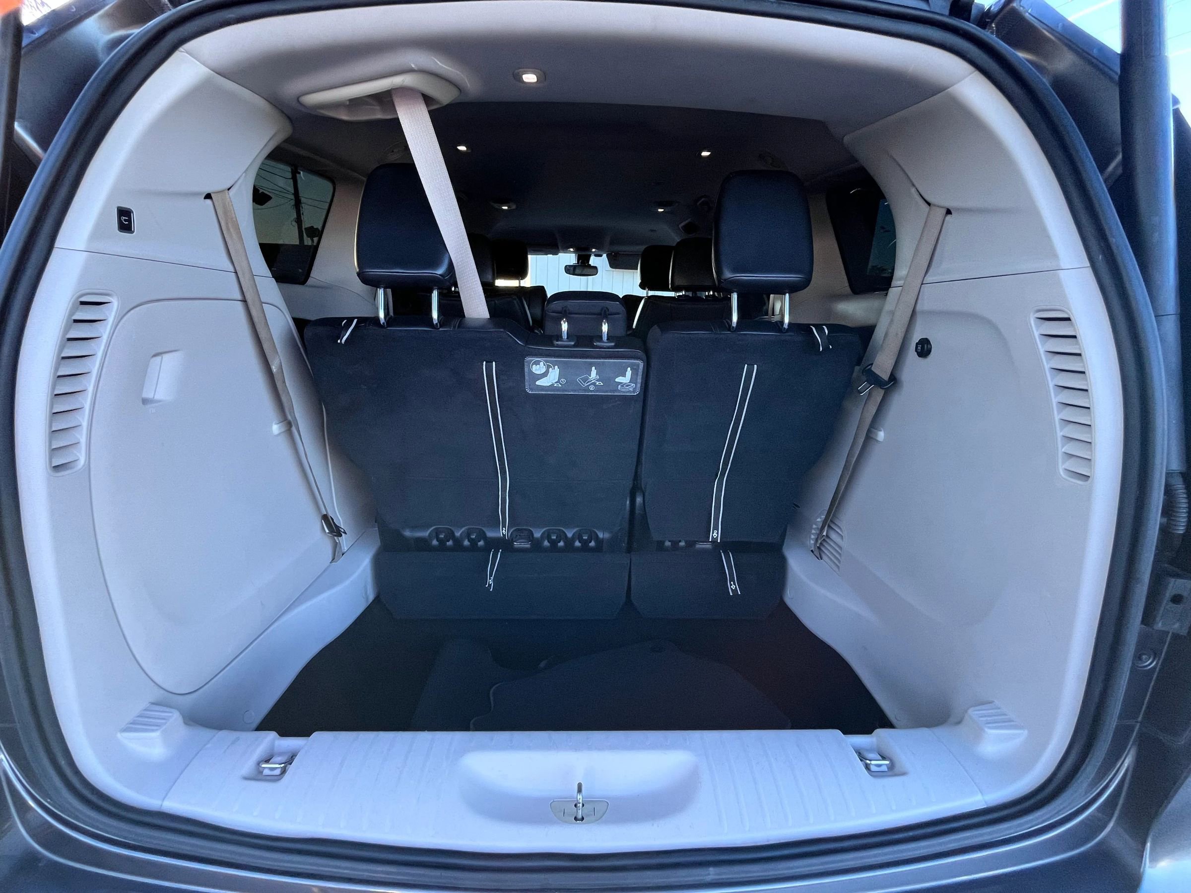 Used 2017 Chrysler Pacifica Touring-L FWD image 16