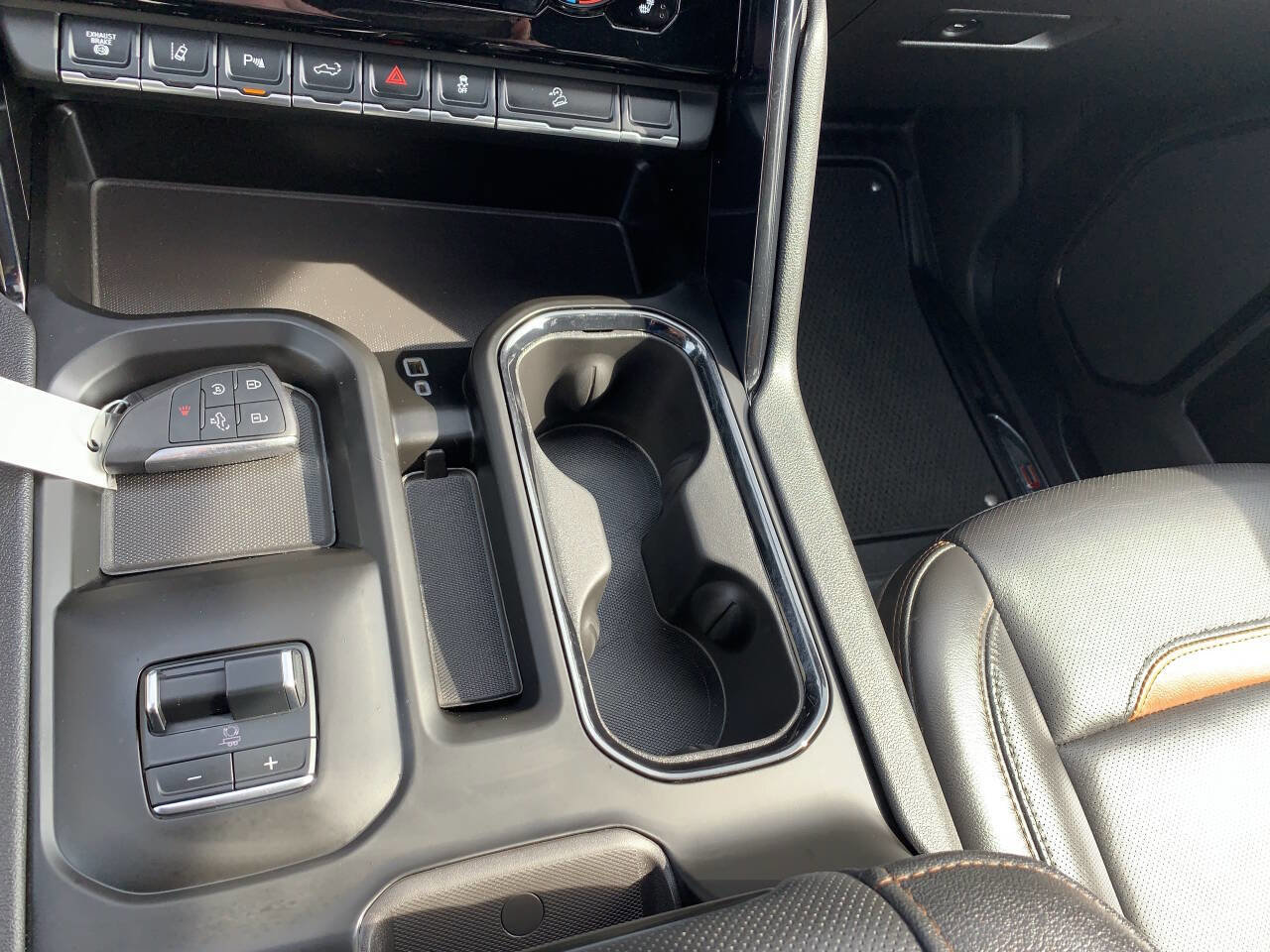 Used 2025 GMC Sierra 3500 AT4 w/ AT4 Premium Plus Package image 22