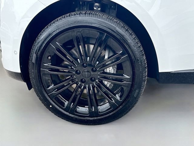 New 2026 Land Rover Range Rover Long Wheelbase SE AWD/4WD image 41