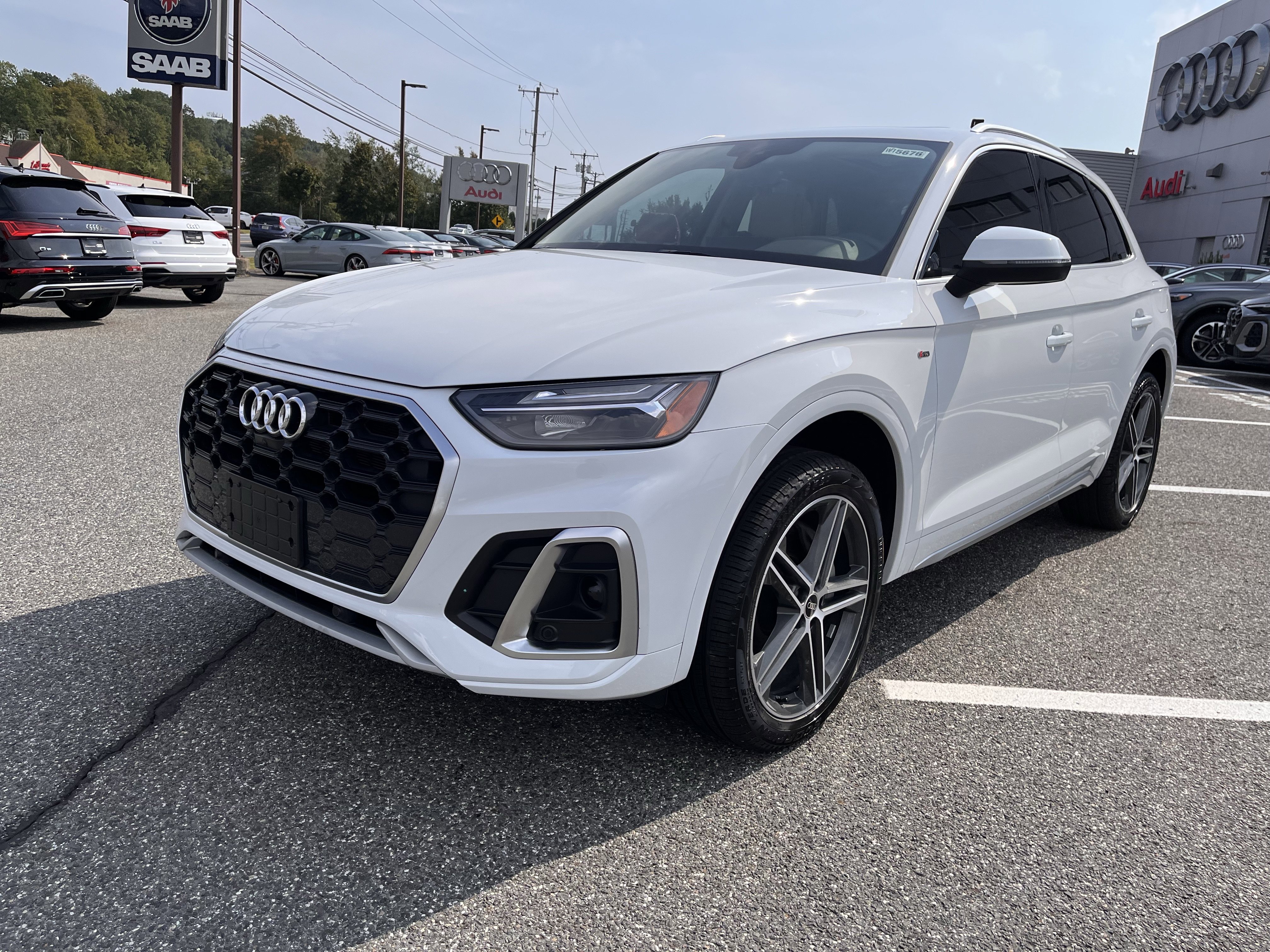 Certified 2025 Audi Q5 e Premium Plus w/ Premium Plus Package image 3