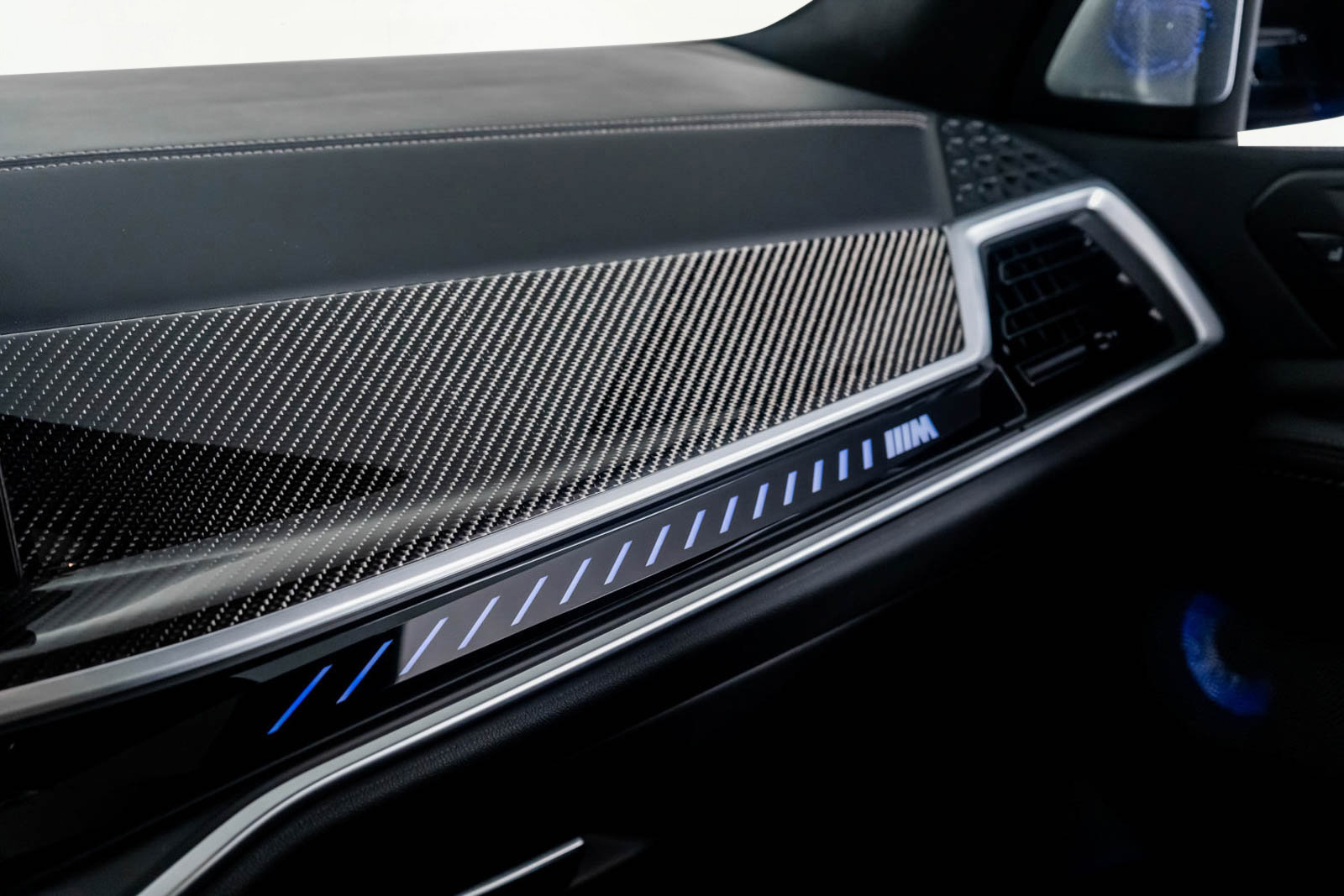 Used 2024 BMW X7 M60i w/ Premium Package image 30