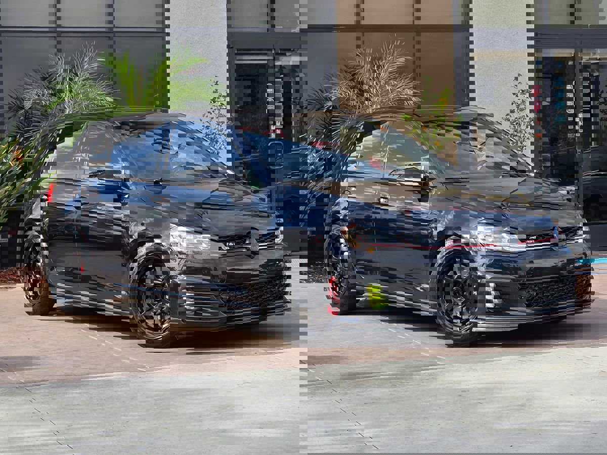 Used 2021 Volkswagen GTI SE image 3