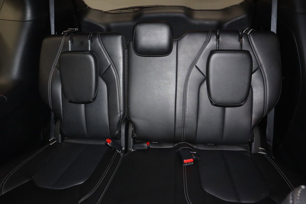 Used 2025 Chrysler Pacifica Select image 23