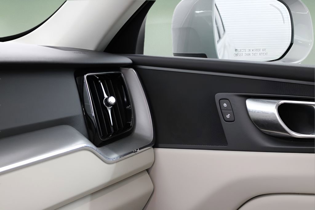 Used 2023 Volvo XC60 B5 Core w/ Climate Package AWD/4WD image 29