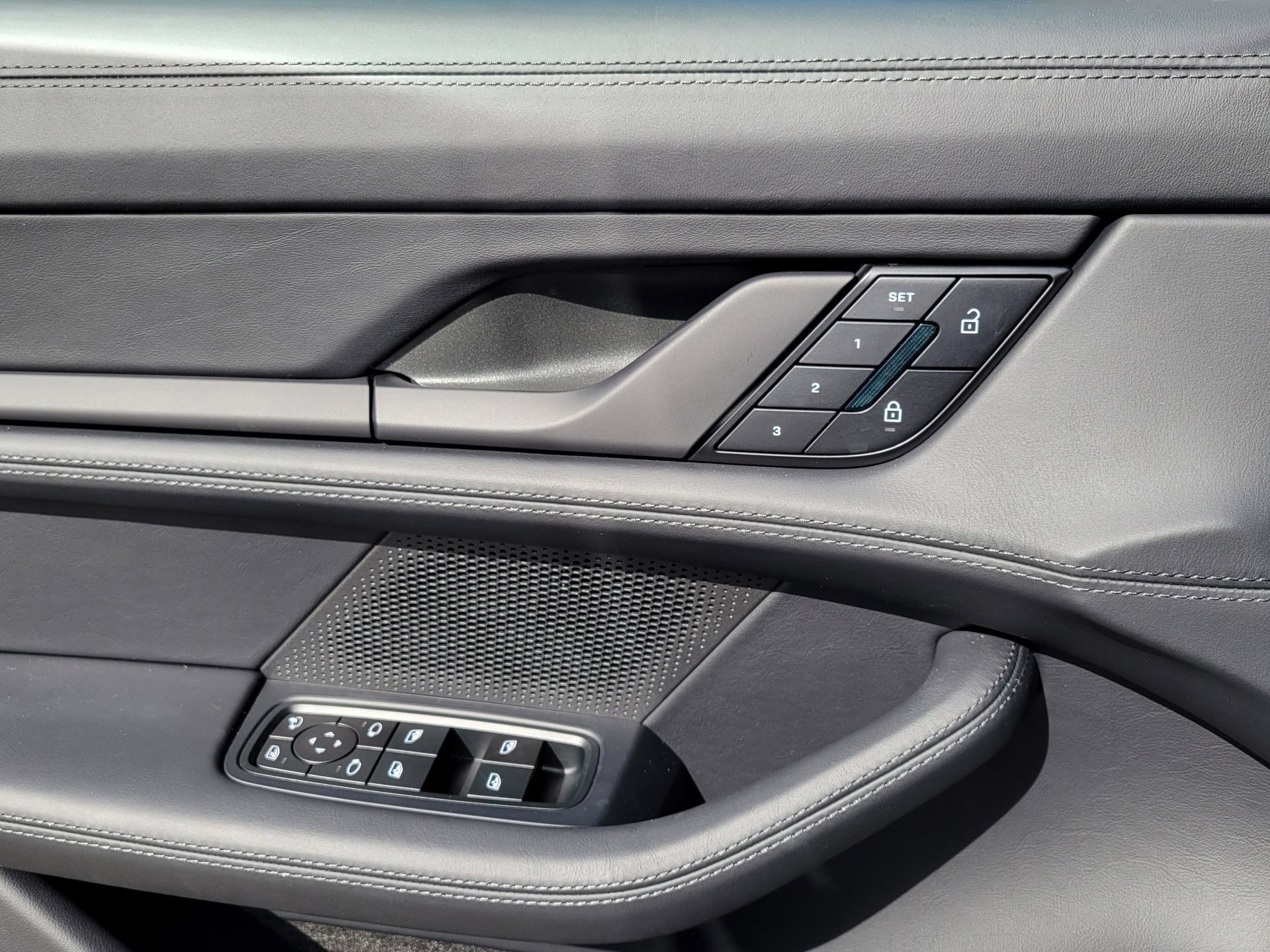 New 2026 Porsche Taycan 4S AWD/4WD image 24