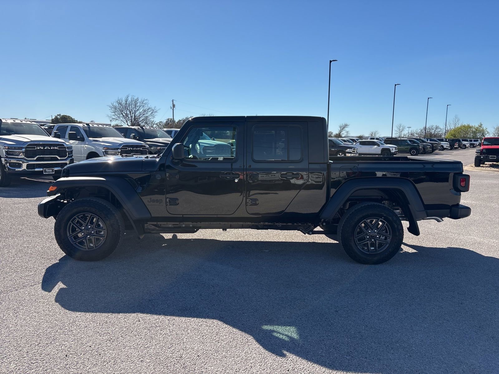 New 2026 Jeep Gladiator Sport AWD/4WD image 2