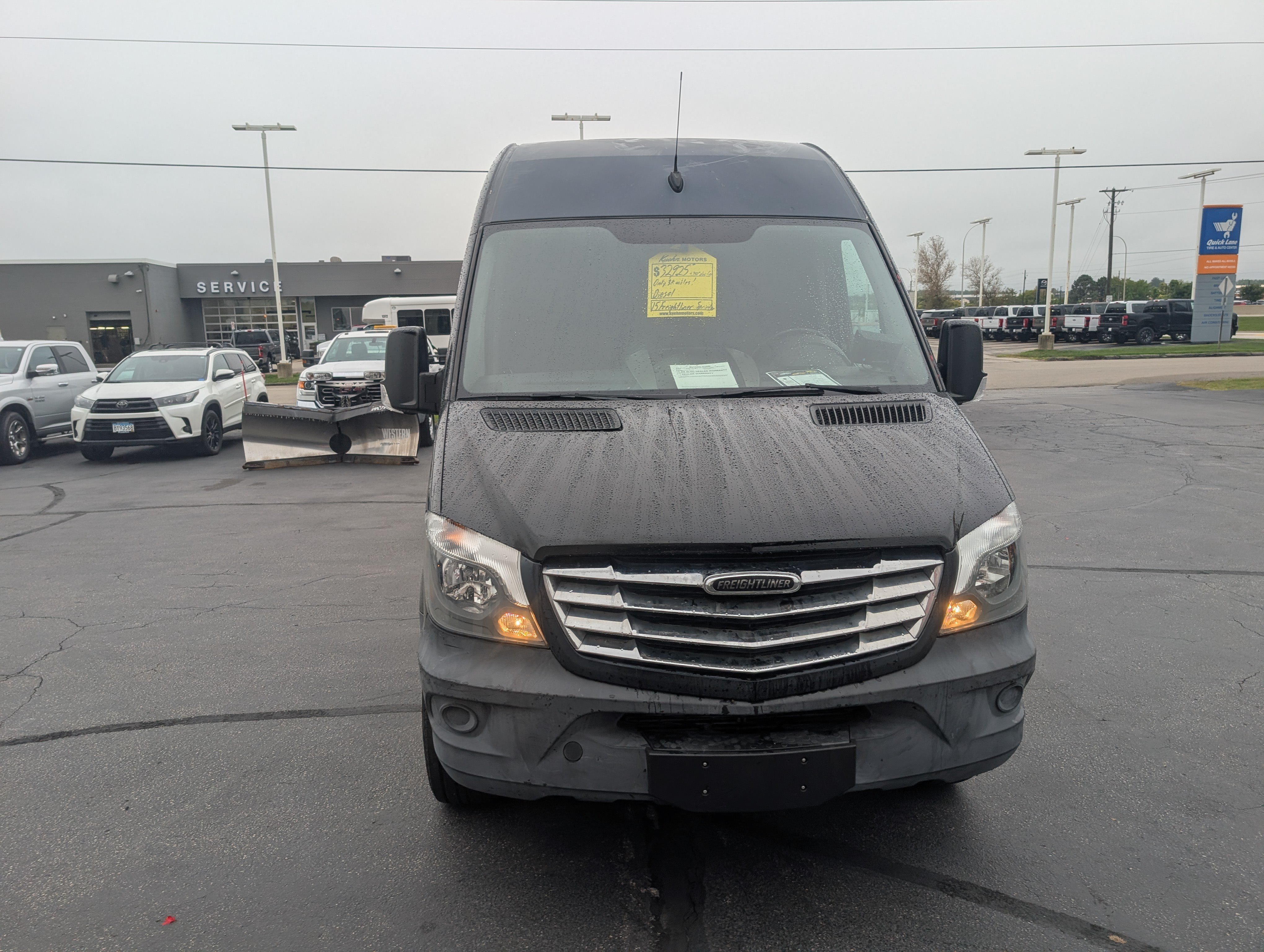 Used 2015 Freightliner Sprinter 2500 RWD image 3