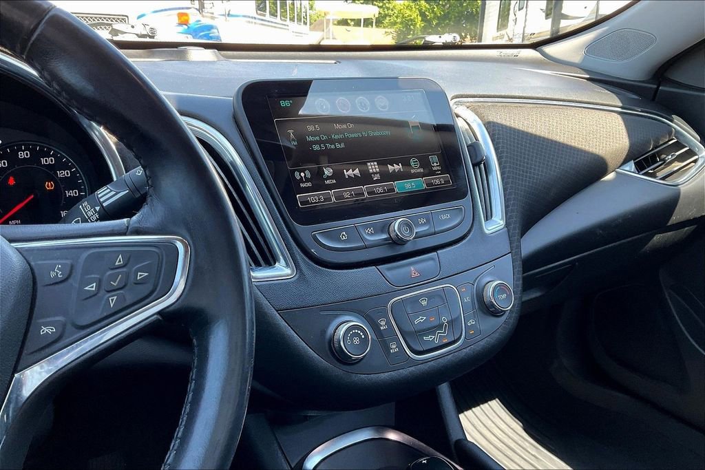 Used 2018 Chevrolet Malibu LT w/ Driver Confidence Package FWD image 6