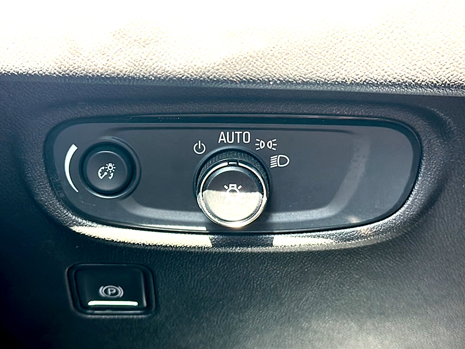 Used 2024 GMC Terrain SLE FWD image 35