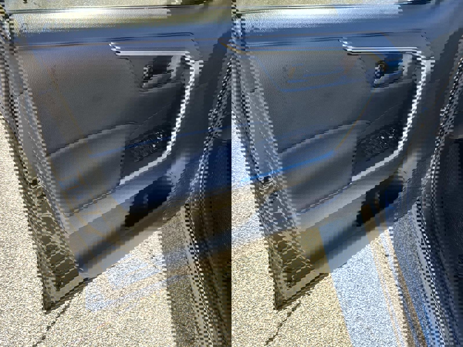 Used 2021 Toyota RAV4 LE image 10