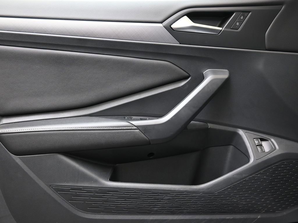 Used 2023 Volkswagen Jetta SE w/ Black Wheel Package image 22