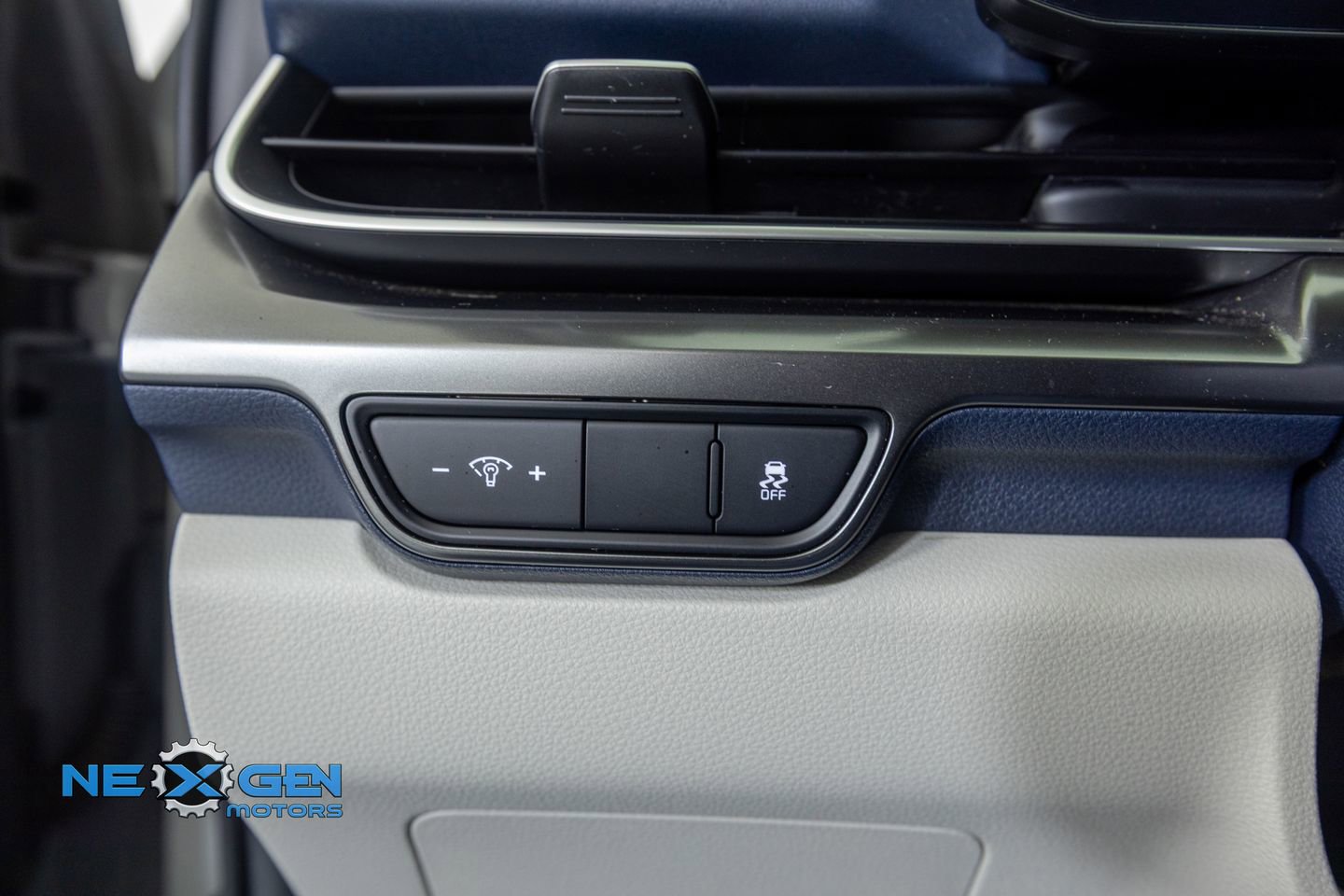 Used 2025 Kia Carnival SX Prestige FWD image 13