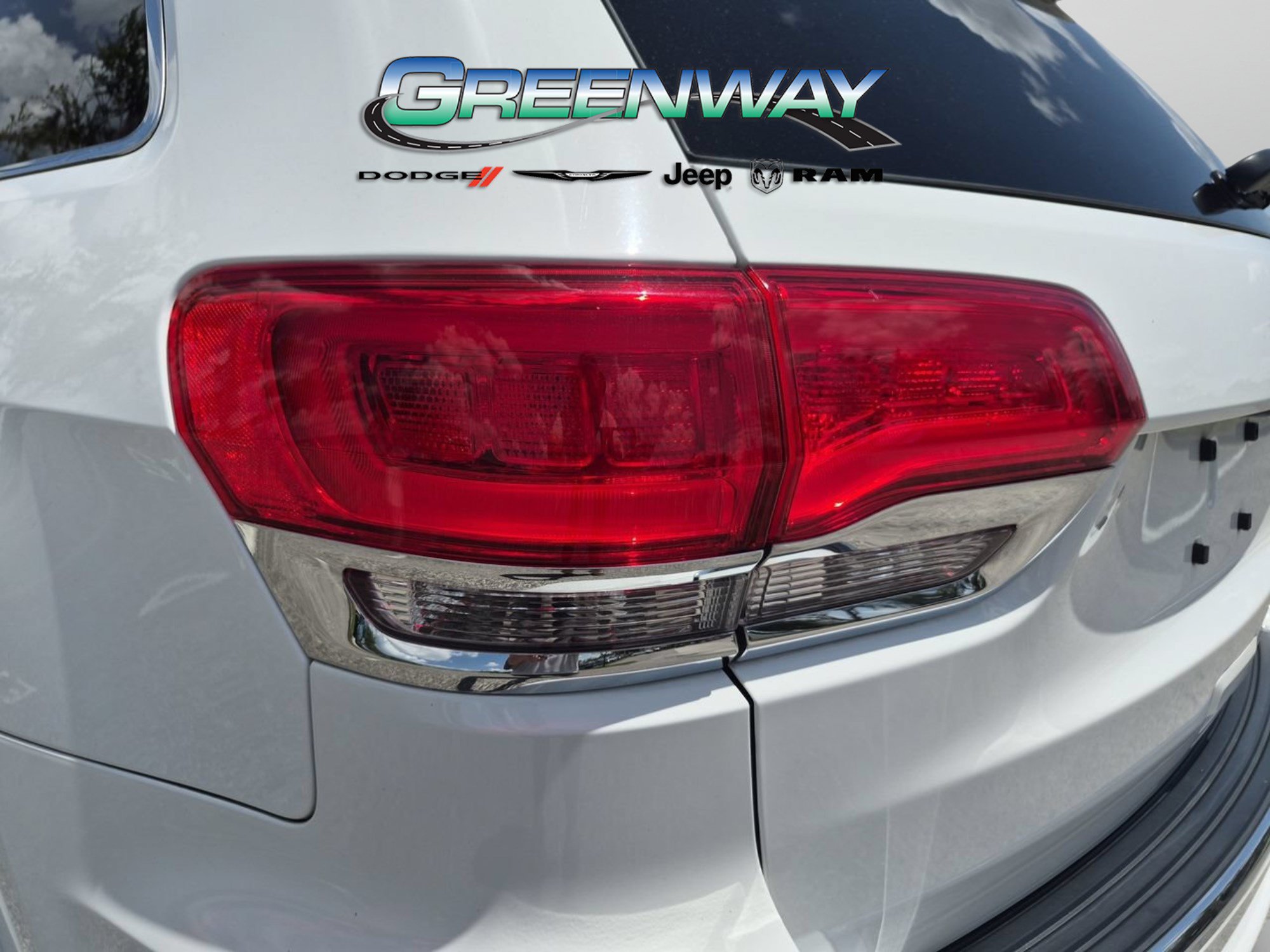 Used 2017 Jeep Grand Cherokee Overland RWD image 6