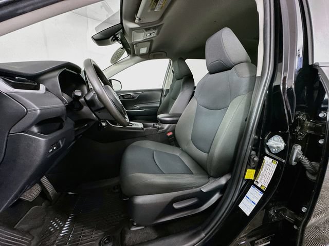 Used 2021 Toyota RAV4 LE AWD/4WD image 14