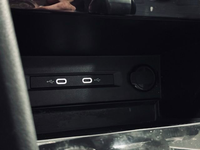 Used 2023 Volkswagen Taos SE w/ Panoramic Sunroof Package image 33