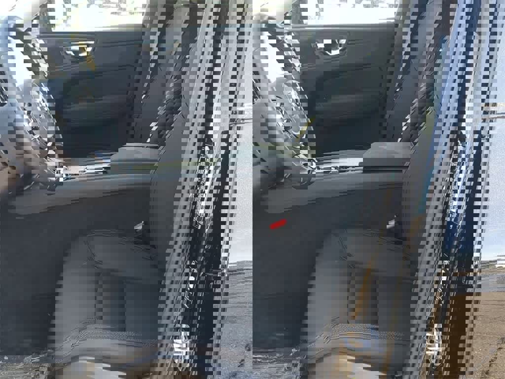 Used 2026 Volvo XC60 B5 Plus w/ Protection Package Premier image 15