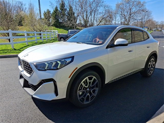 New 2025 BMW X2 xDrive28i w/ Convenience Package image 3