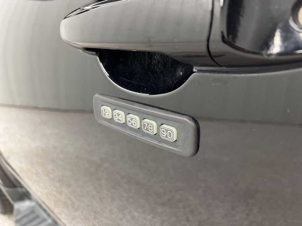 Used 2010 Ford Escape Limited image 17