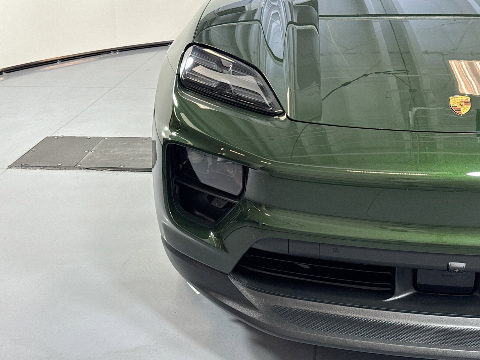 Certified 2024 Porsche Macan 4 Electric AWD/4WD image 27