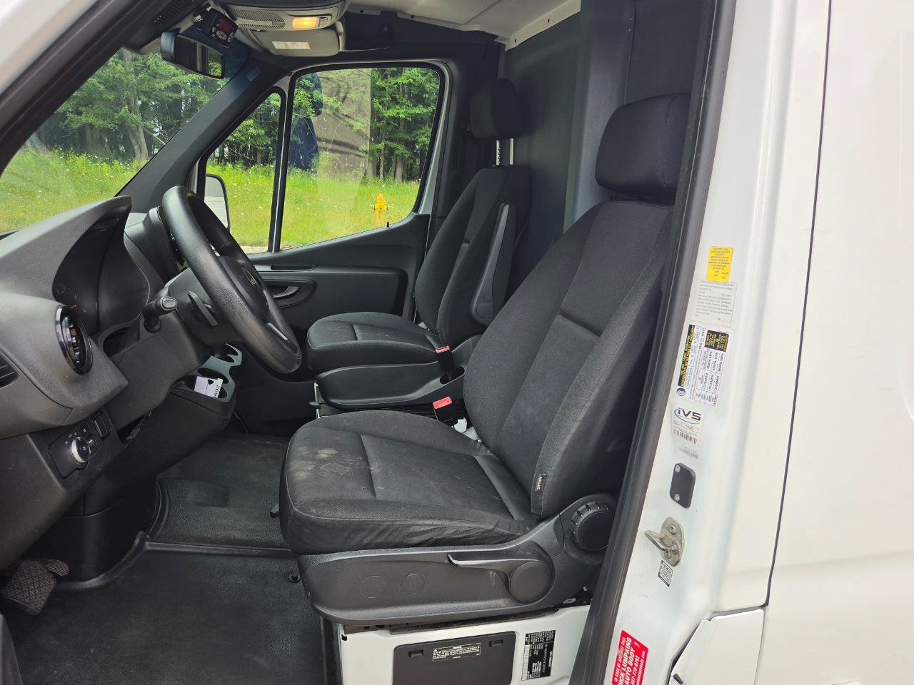 Used 2019 Freightliner Sprinter 144 RWD image 27