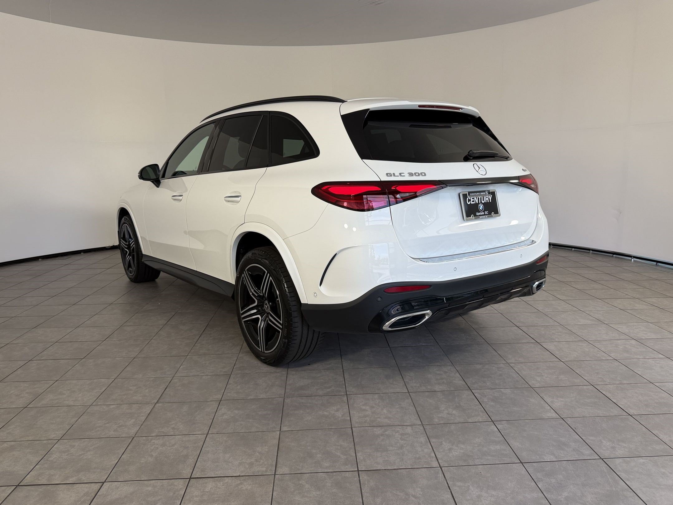 Used 2024 Mercedes-Benz GLC 300 4MATIC image 3