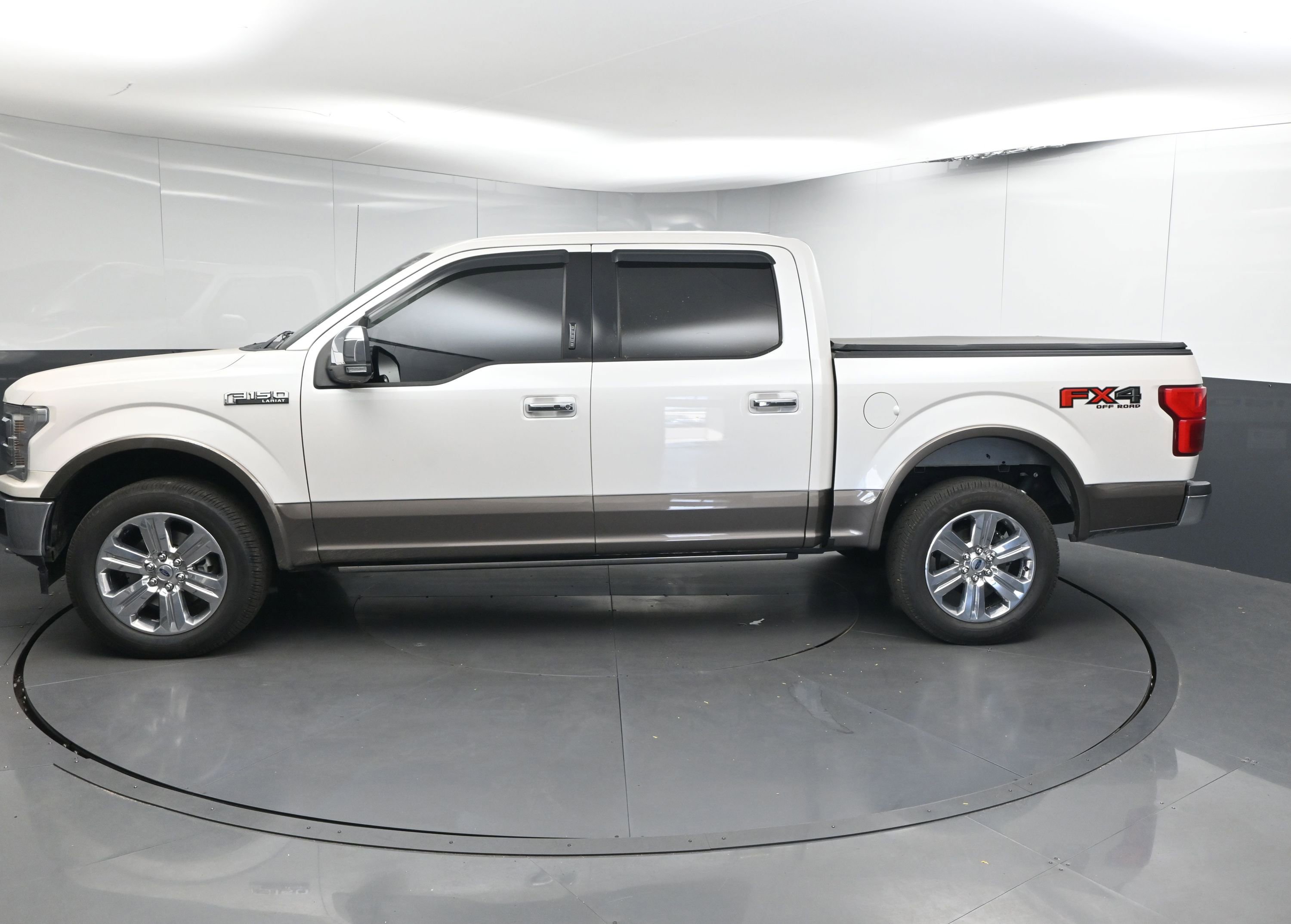 Used 2018 Ford F150 Lariat w/ Equipment Group 502A Luxury image 9