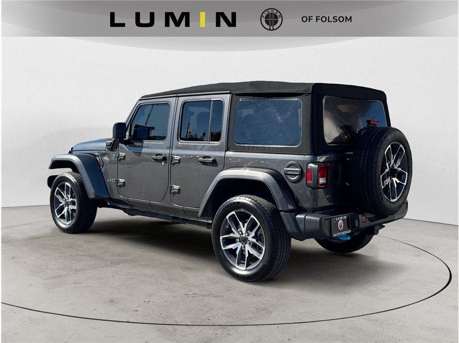 Used 2024 Jeep Wrangler Unlimited AWD/4WD image 3