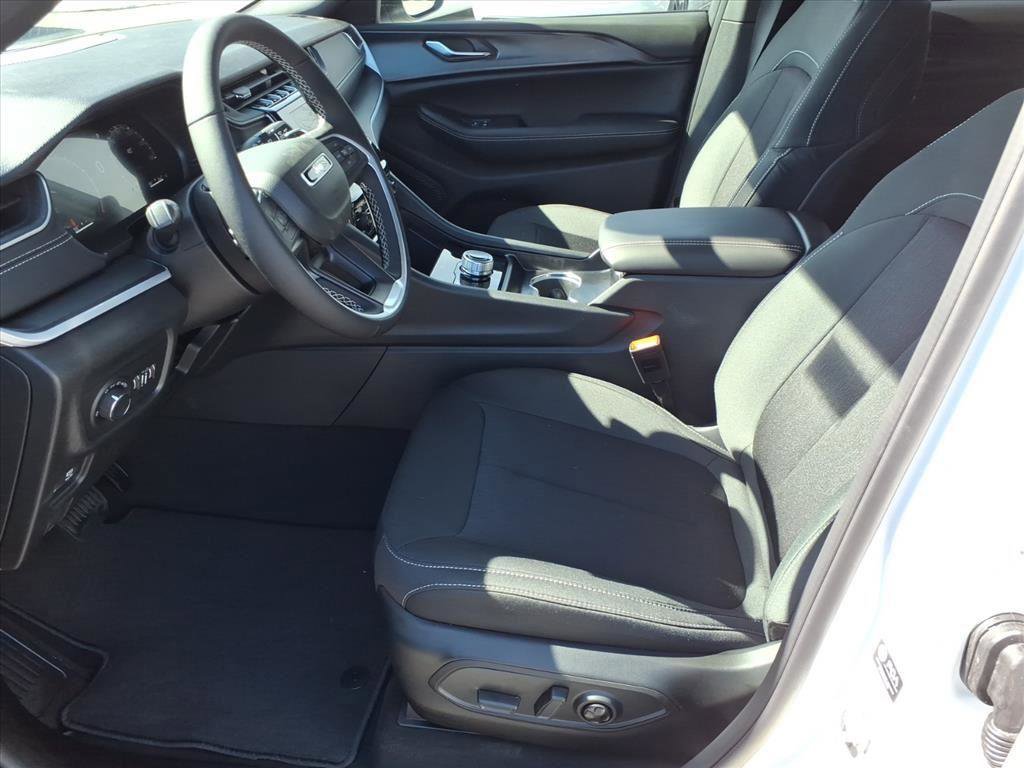 New 2026 Jeep Grand Cherokee Laredo X AWD/4WD image 3