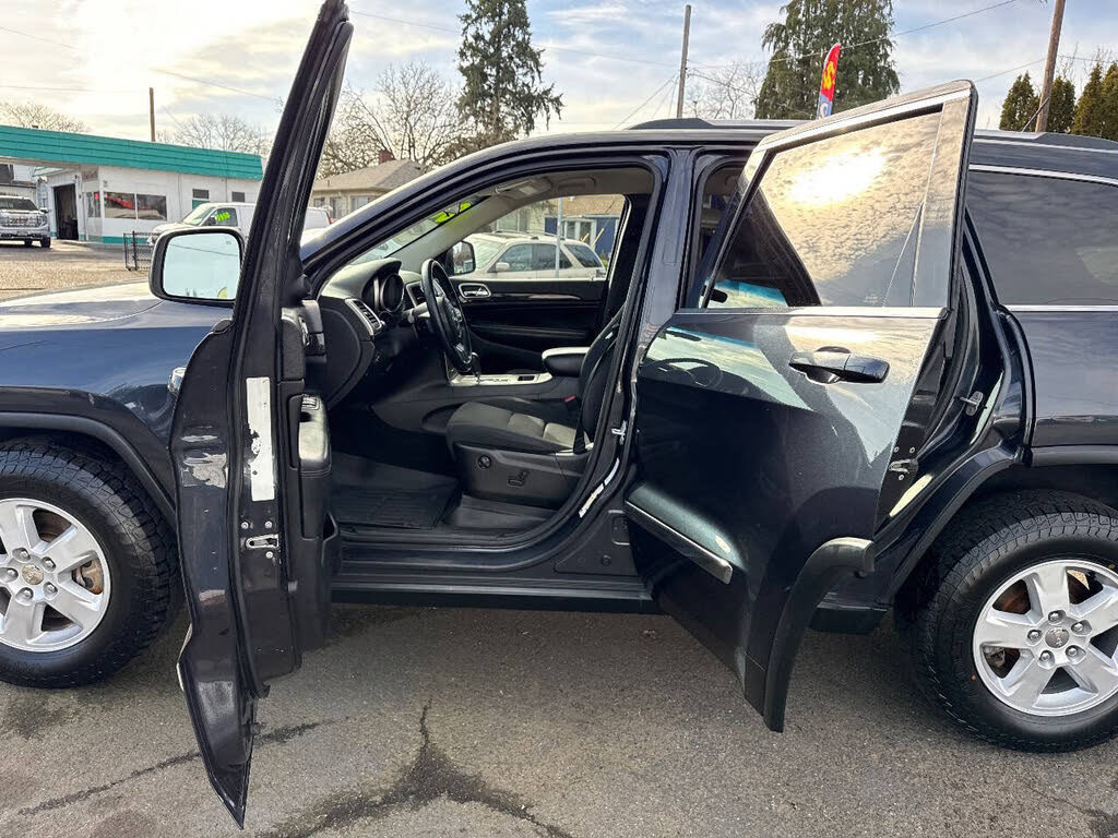Used 2013 Jeep Grand Cherokee Laredo AWD/4WD image 19