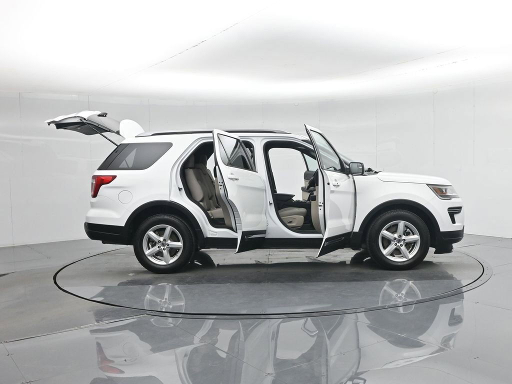 Used 2018 Ford Explorer XLT image 5