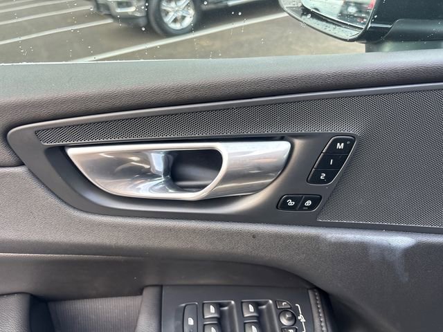 Used 2023 Volvo XC60 B5 Core image 18
