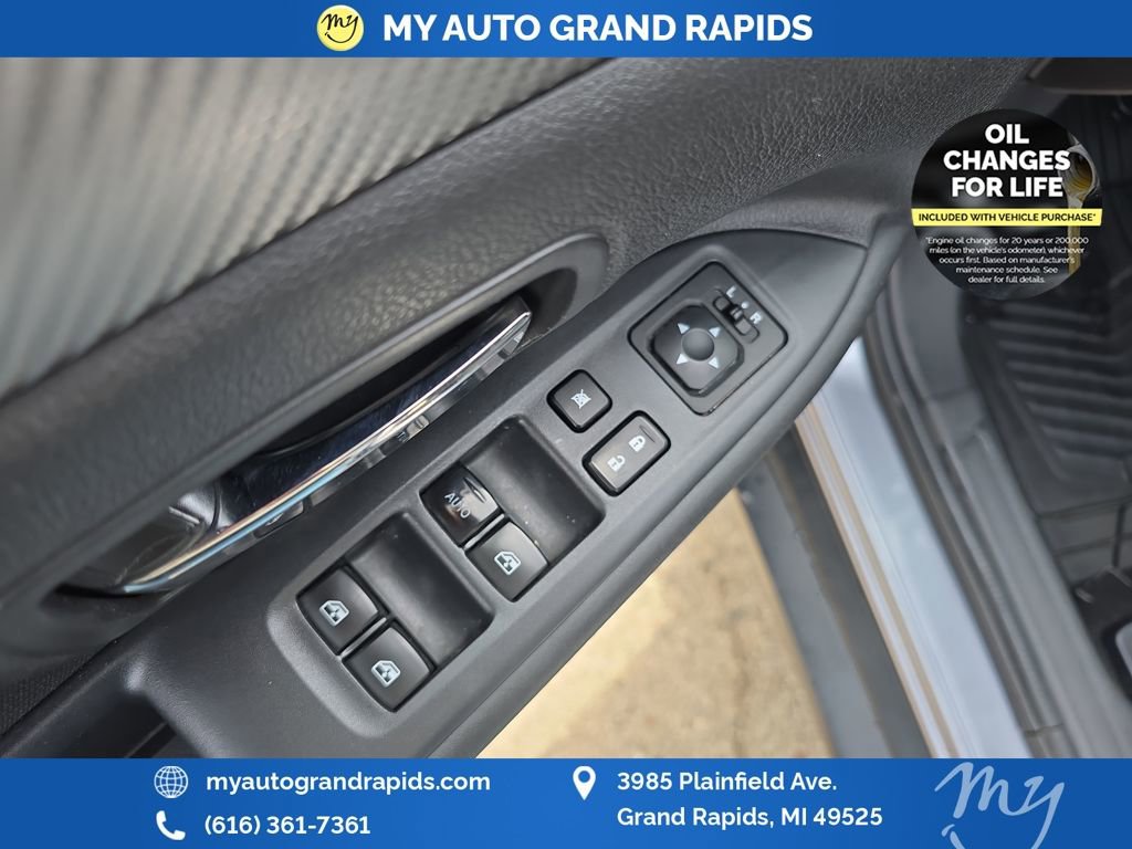 Used 2017 Mitsubishi Outlander SE image 11