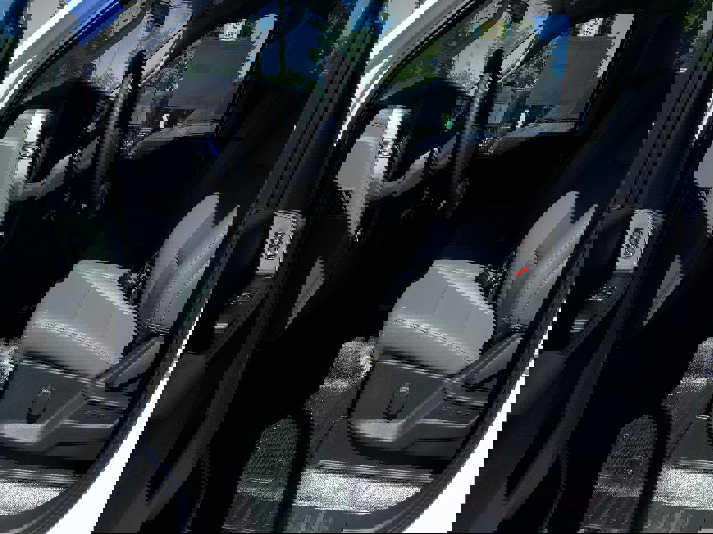 New 2025 Ford F550 4x4 Regular Cab Super Duty image 6