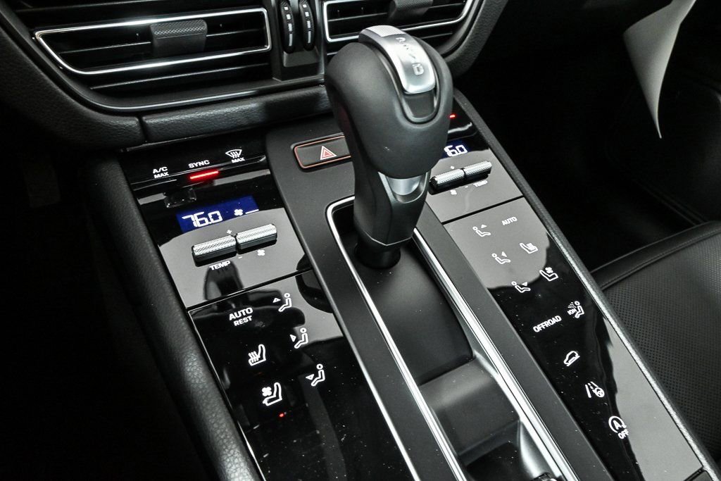 Certified 2026 Porsche Macan AWD/4WD image 18