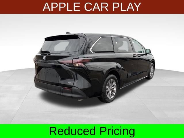 Used 2025 Toyota Sienna LE FWD image 7