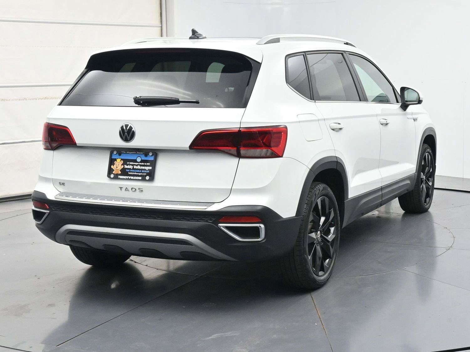 Used 2023 Volkswagen Taos SE w/ Panoramic Sunroof Package FWD image 25