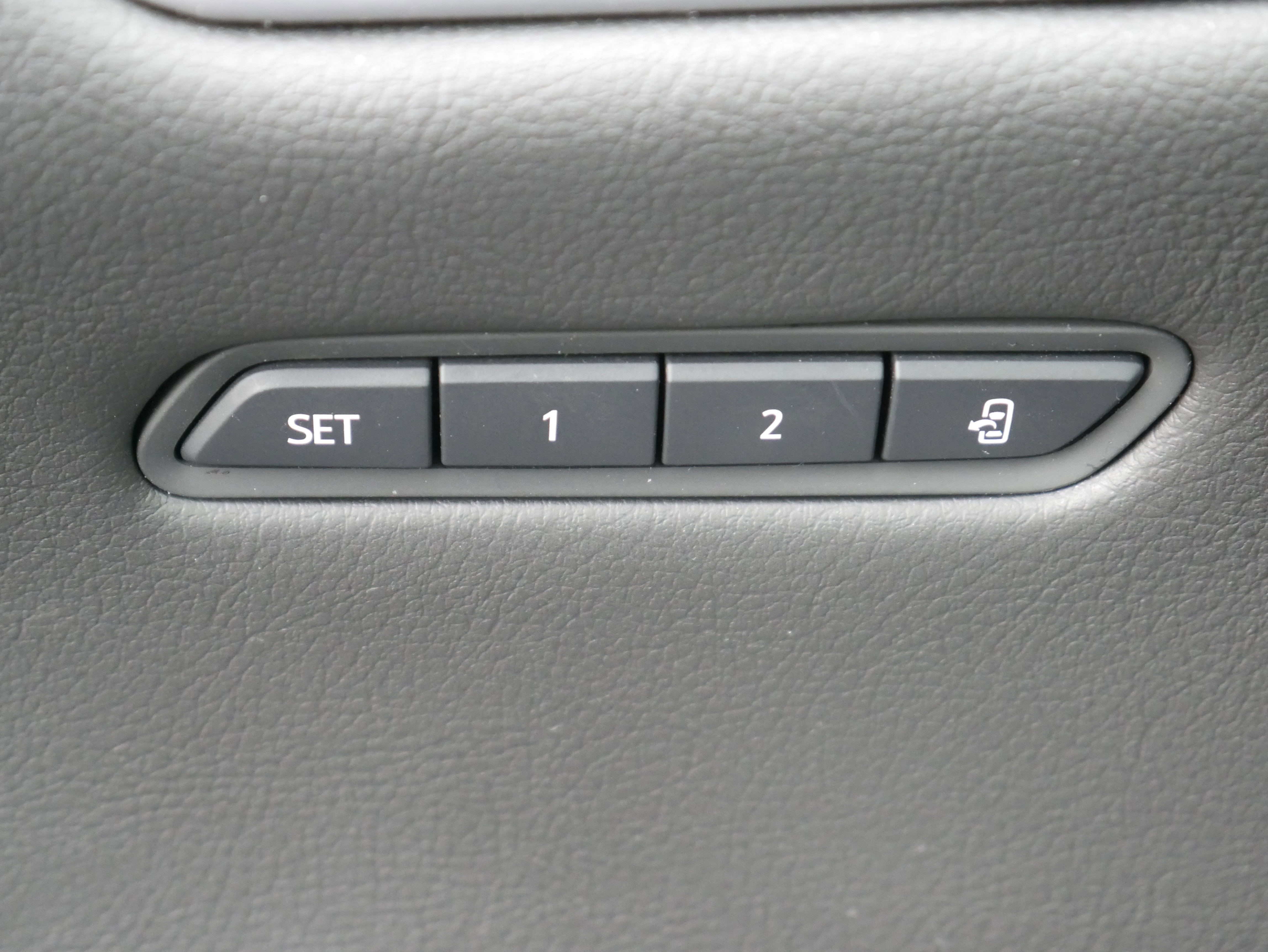Certified 2020 Cadillac XT5 Premium Luxury w/ LPO, Floor Liner Package image 32
