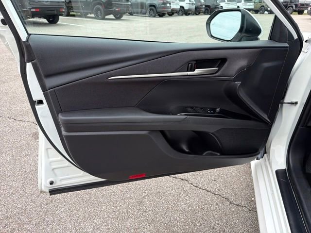 Used 2025 Toyota Camry LE image 19