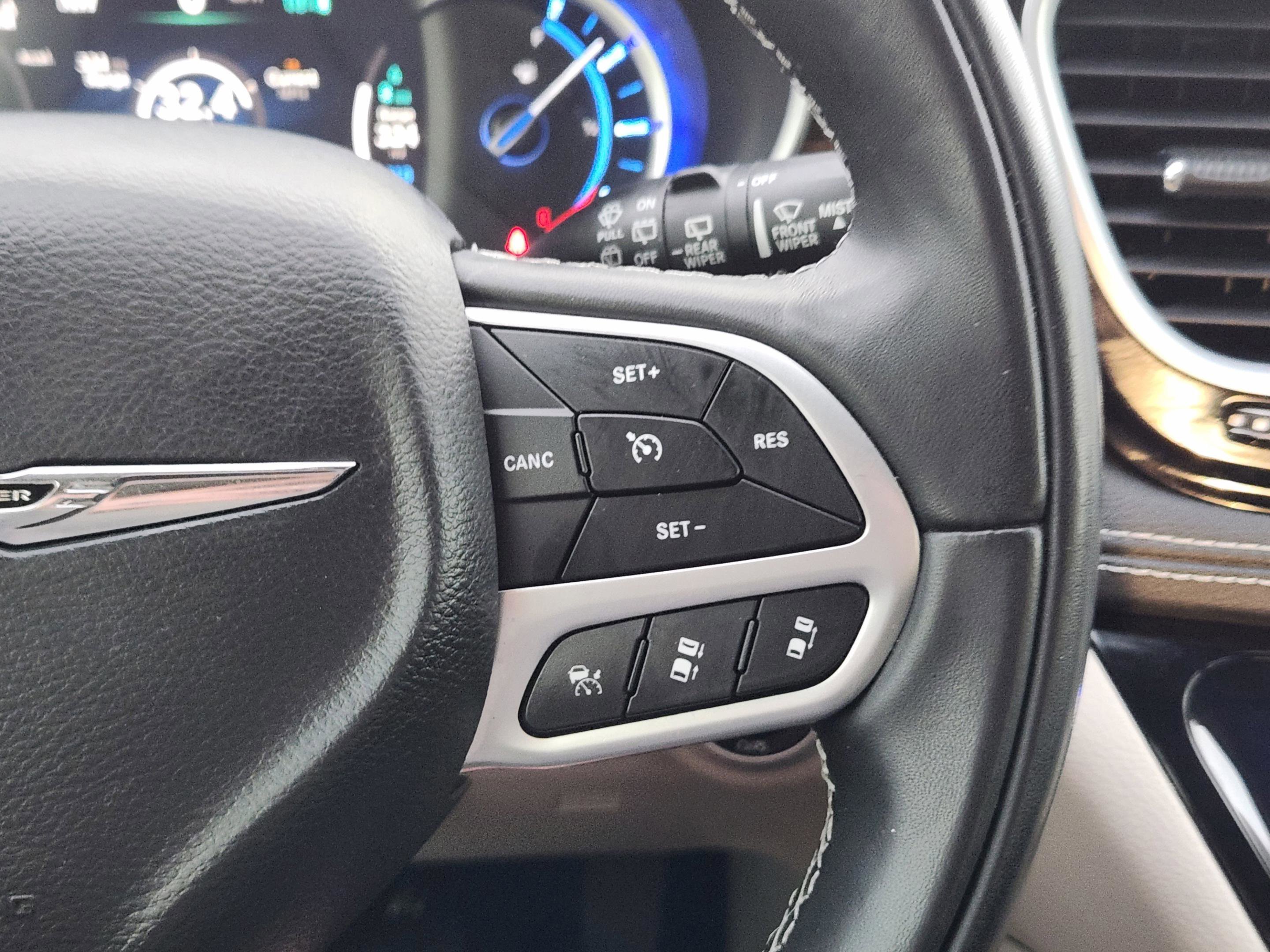 Used 2022 Chrysler Pacifica Limited image 23