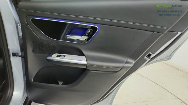 Used 2025 Mercedes-Benz GLC 300 4MATIC image 46