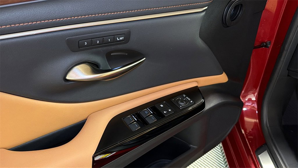 Certified 2024 Lexus ES 350 w/ Premium Package image 23