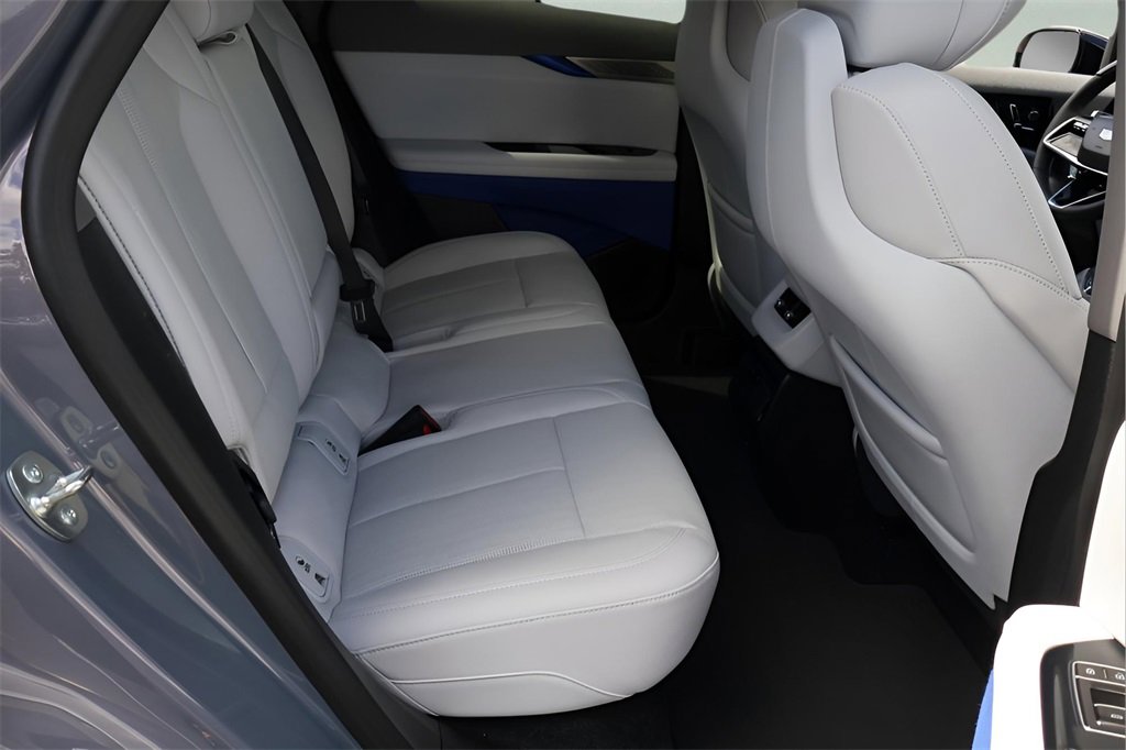 New 2025 Cadillac Optiq Luxury 2 image 19