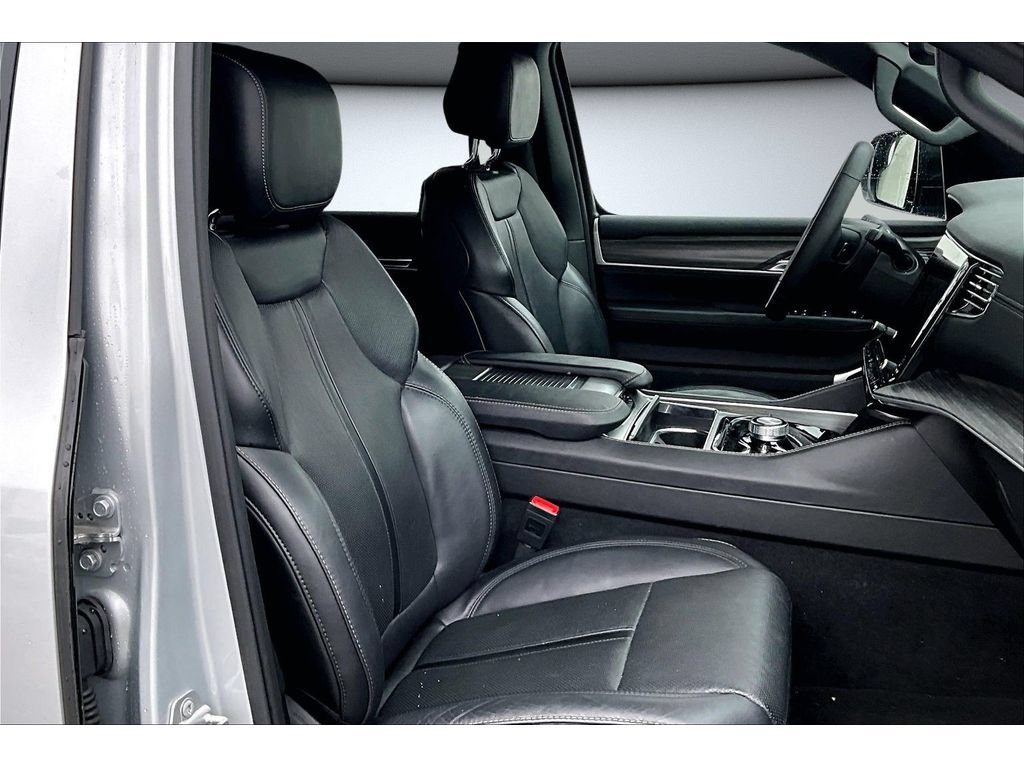 Certified 2024 Jeep Wagoneer Series III AWD/4WD image 10