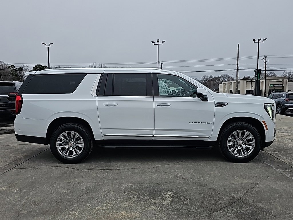 Used 2025 GMC Yukon XL Denali image 2