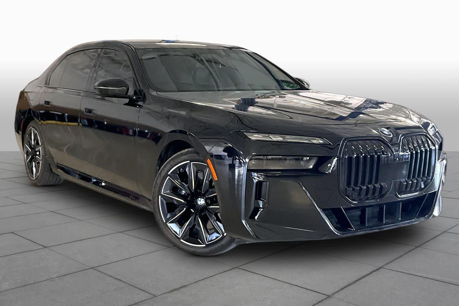 Used 2024 BMW i7 xDrive60 w/ Executive Package AWD/4WD image 2